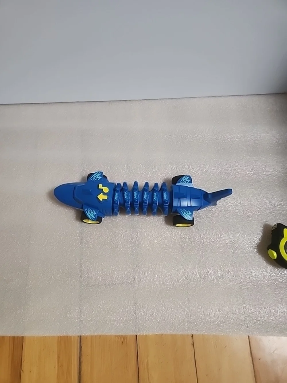 NIKOK Machine Lights And Sounds Shark Blue side winder 12 inch Tachan